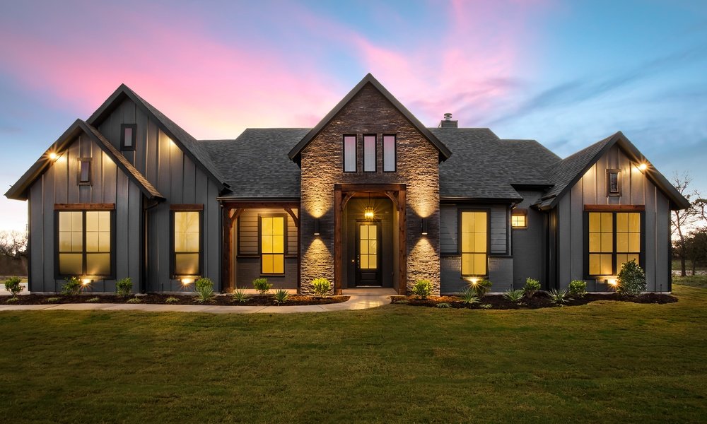 8 Benefits of Adding Outdoor Spotlights to Your Home